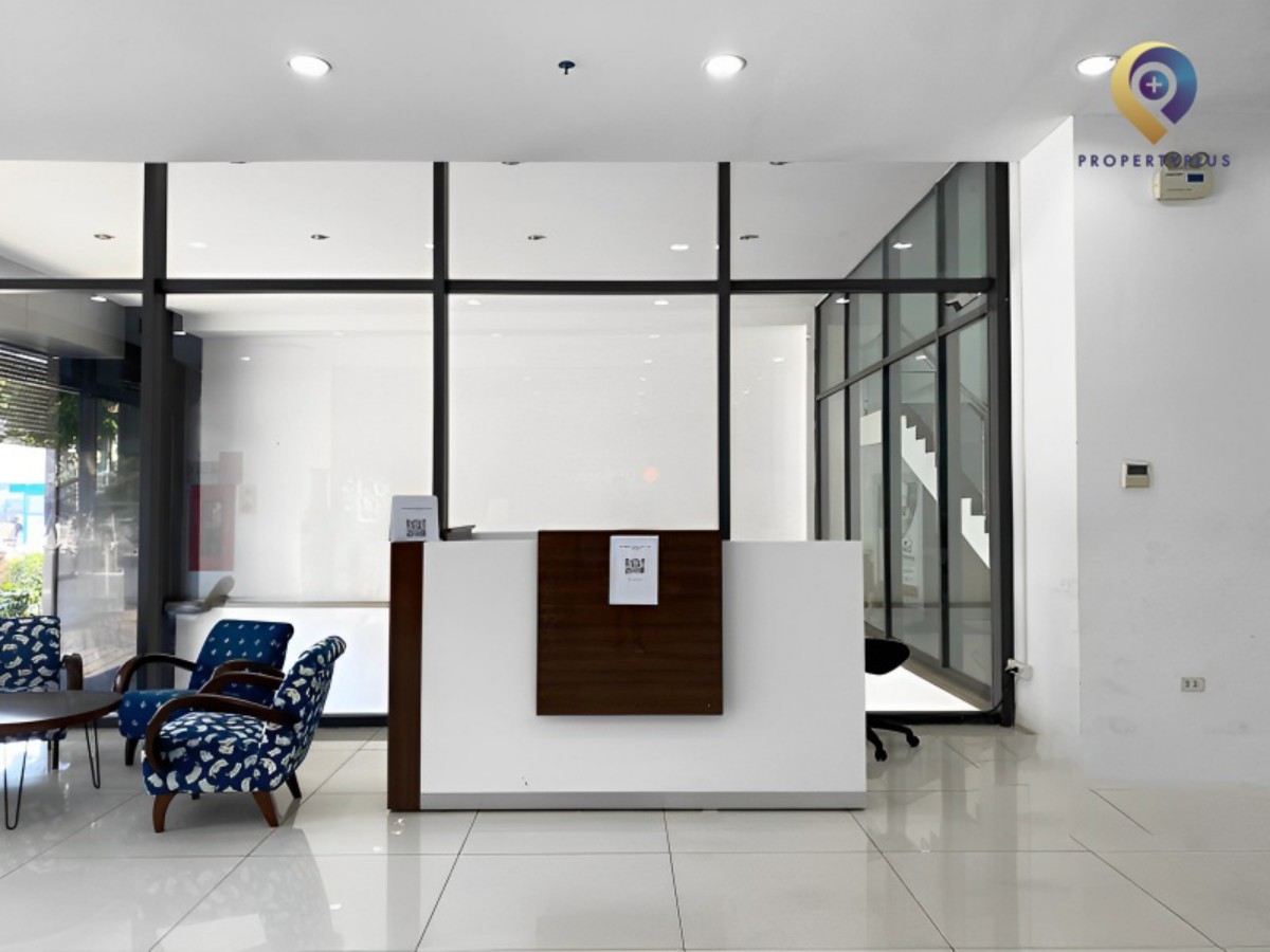 Reception area with modern design at Toa nha so 5 Dien Bien Phu